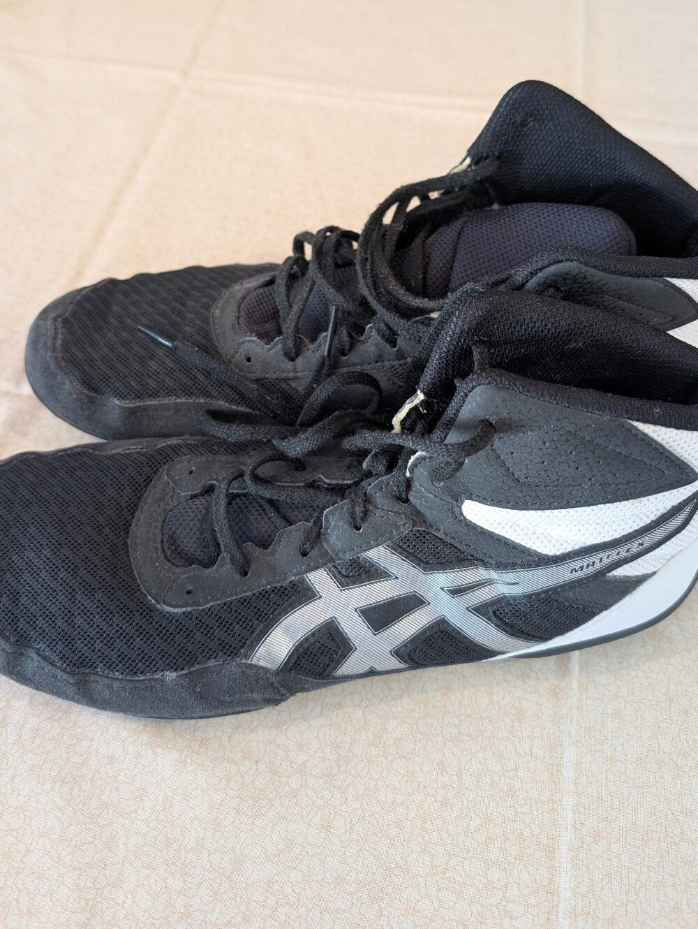 Asics Matflex Black and White High-Top Athletic Wrestling Shoes M 11